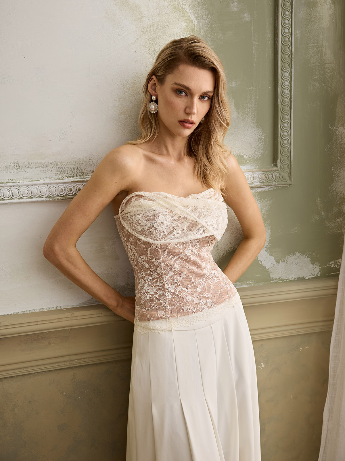 Molly Lace Bustier In White