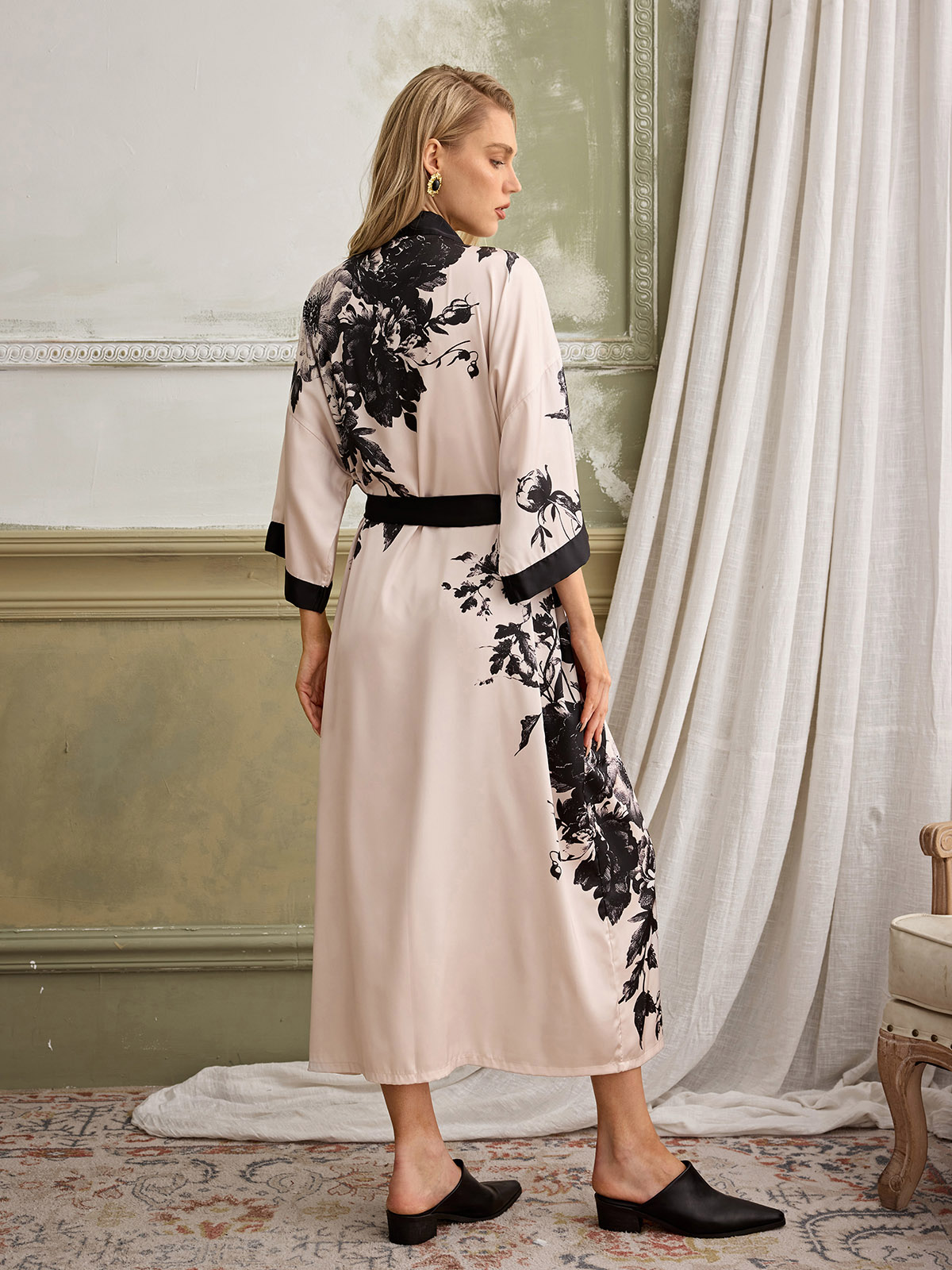 Allison Floral Print Kimono Robe In White