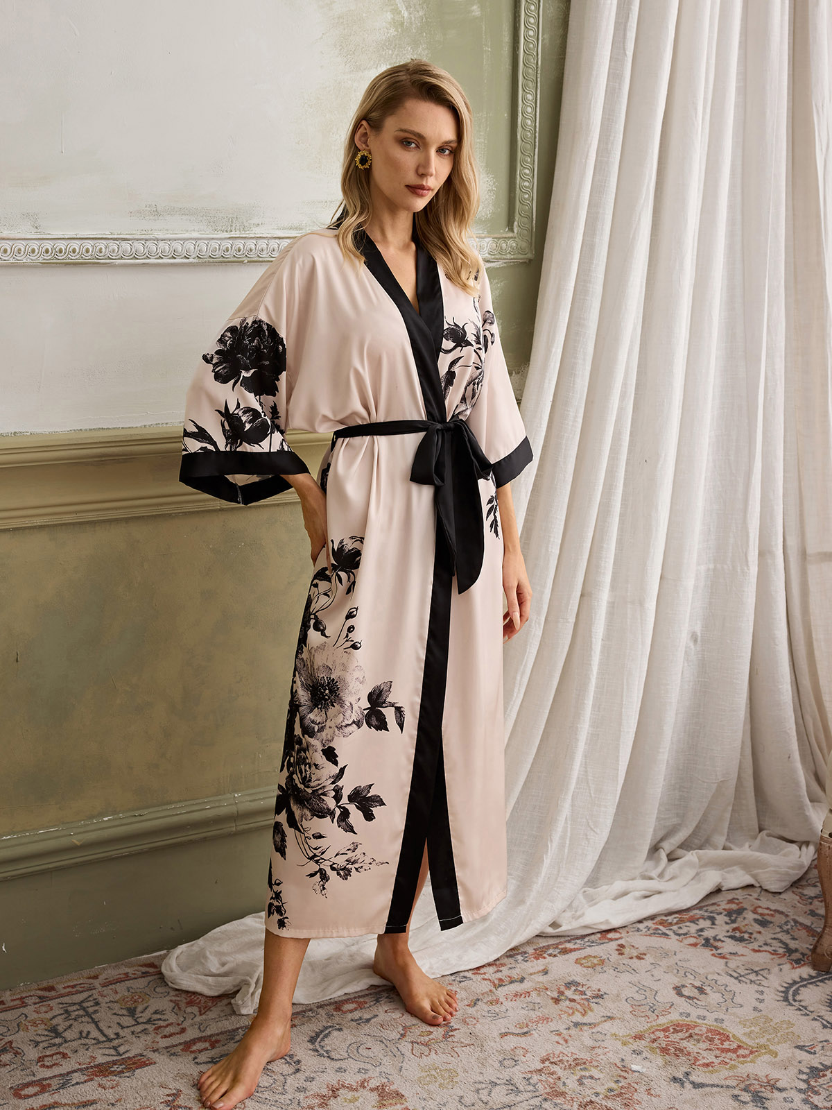 Allison Floral Print Kimono Robe In White
