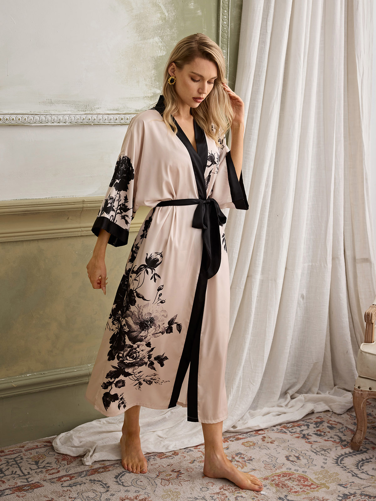 Allison Floral Print Kimono Robe In White