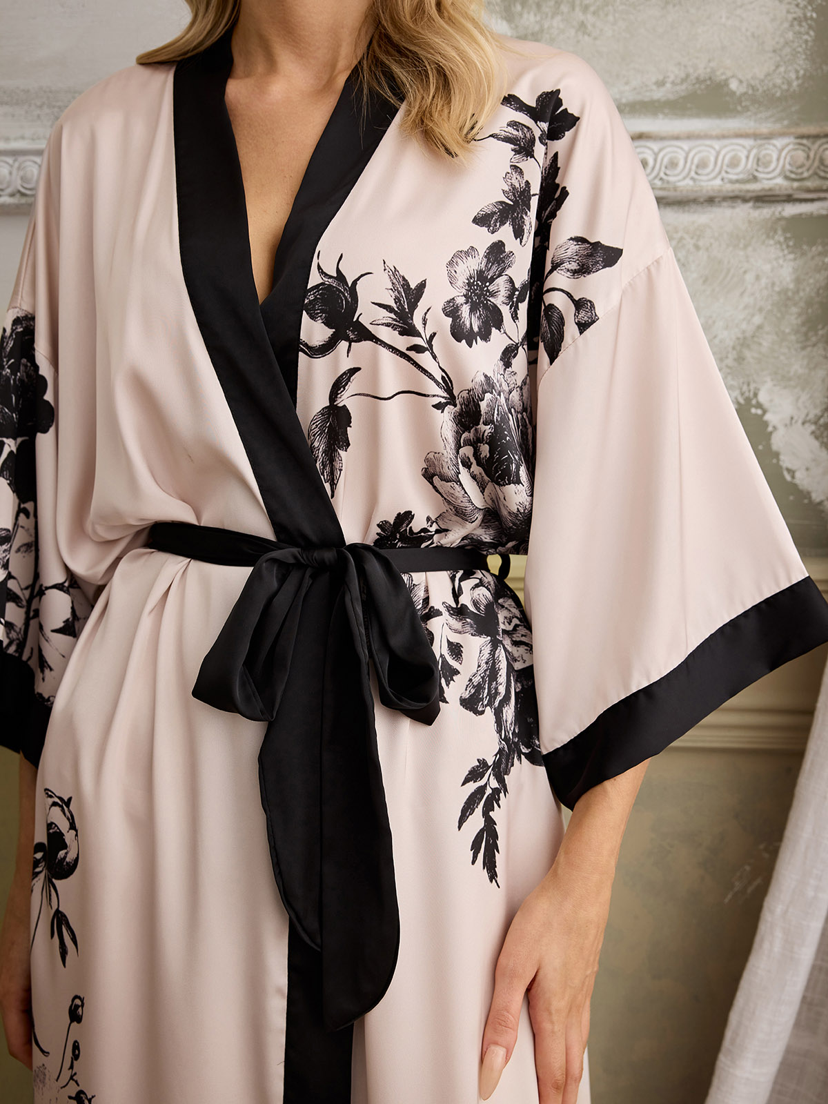 Allison Floral Print Kimono Robe In White
