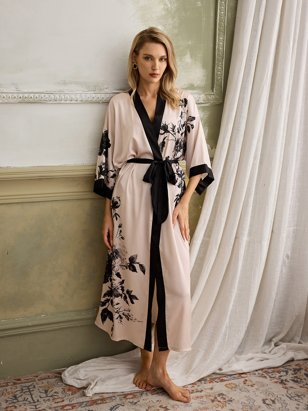 Allison Floral Print Kimono Robe In White