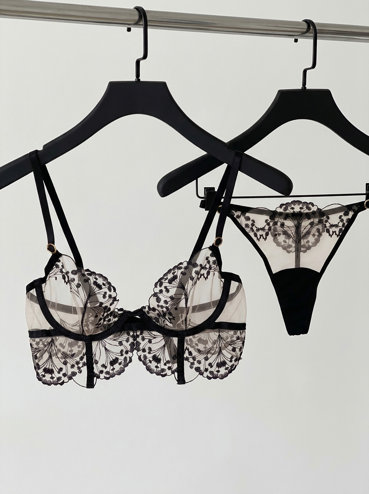 Carmen Lingerie Set