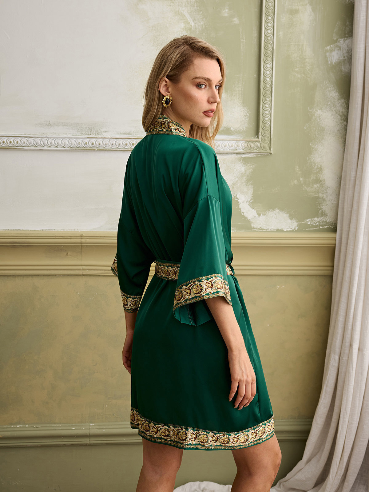 Kaylee Trimmed Robe In Green
