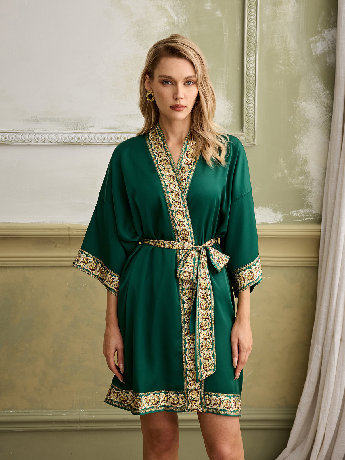 Kaylee Trimmed Robe In Green