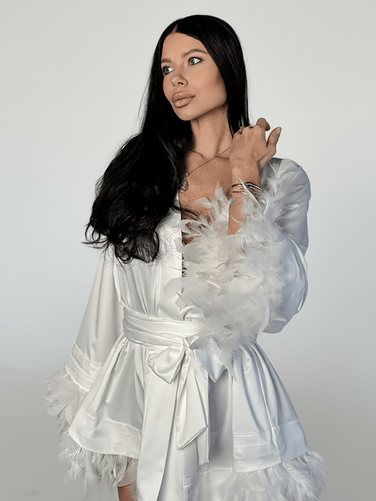 Olivia Feather Robe In White