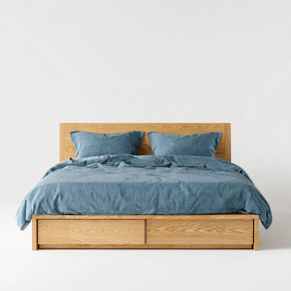 Doppelbett aus Eichenholz mit Schubladen und blauer Bettwäsche