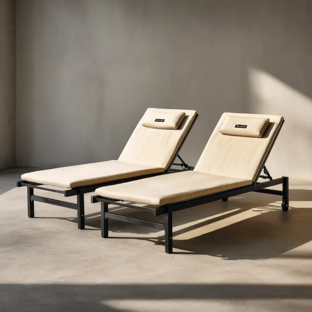 Verstellbares Set aus Metallgartenliegen mit Stoffpolsterung - Creme