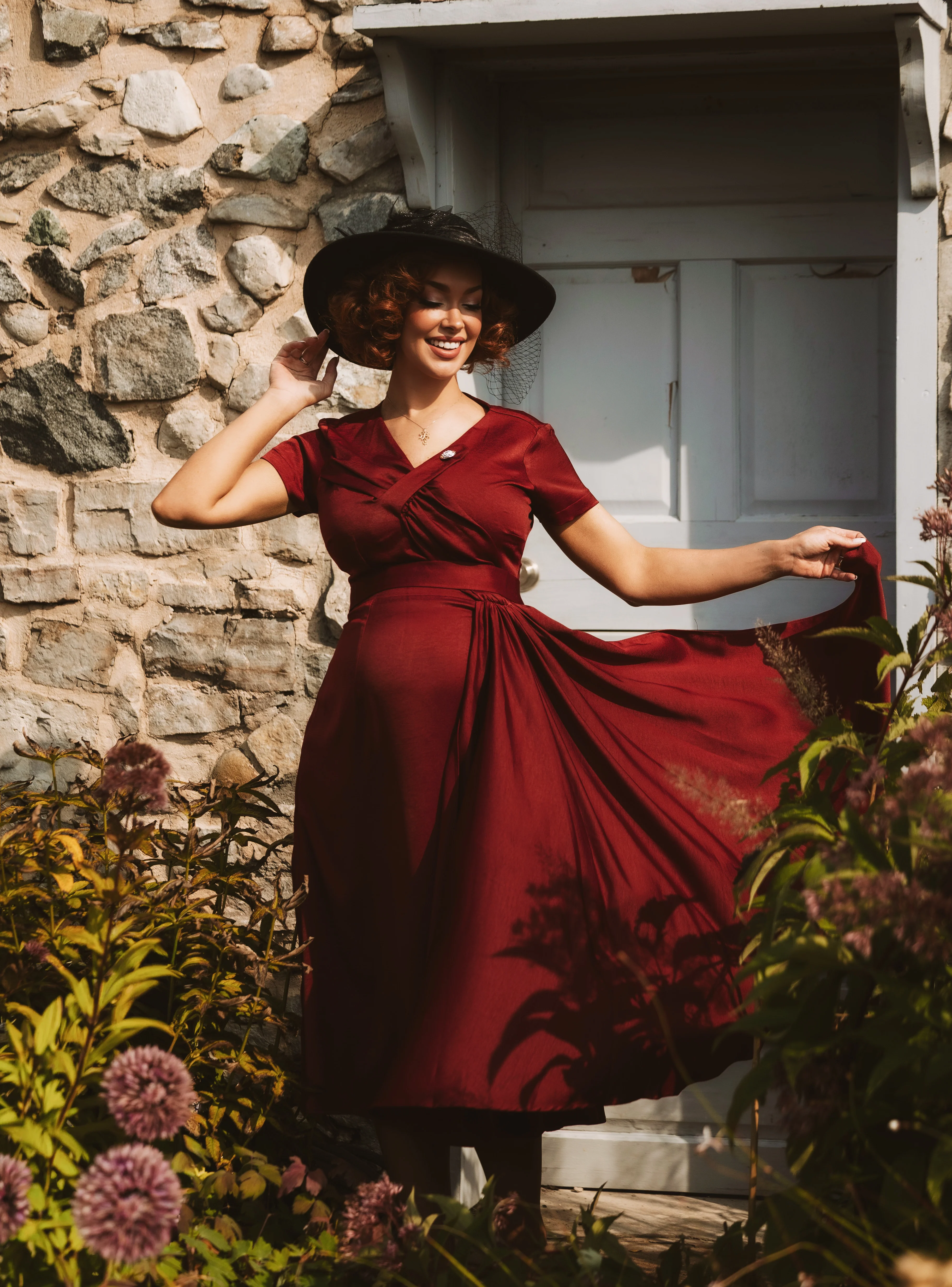 Red A-Line Vintage Dress – Flowing, Waist-Slimming 1950s Style
