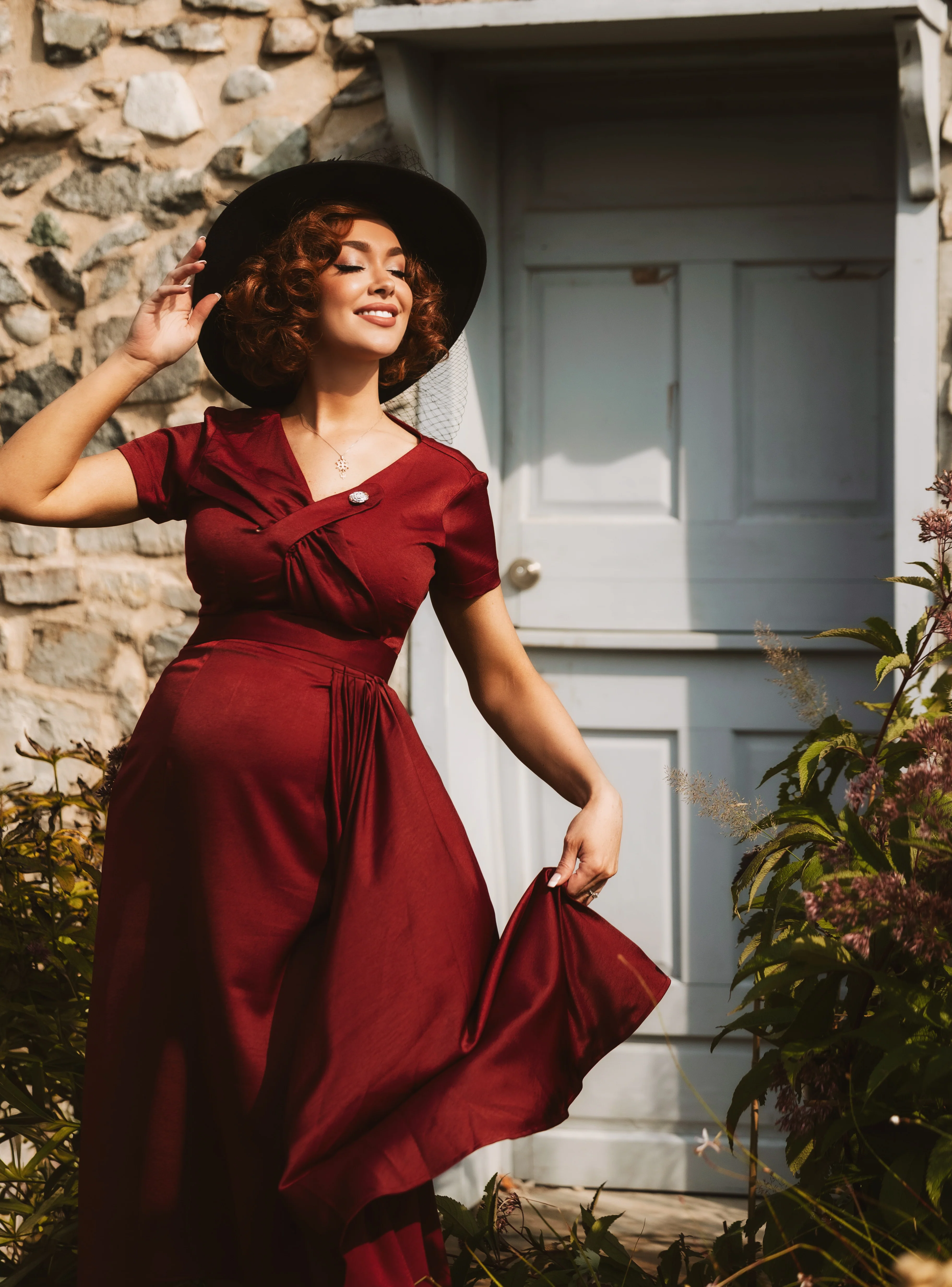 Red A-Line Vintage Dress – Flowing, Waist-Slimming 1950s Style