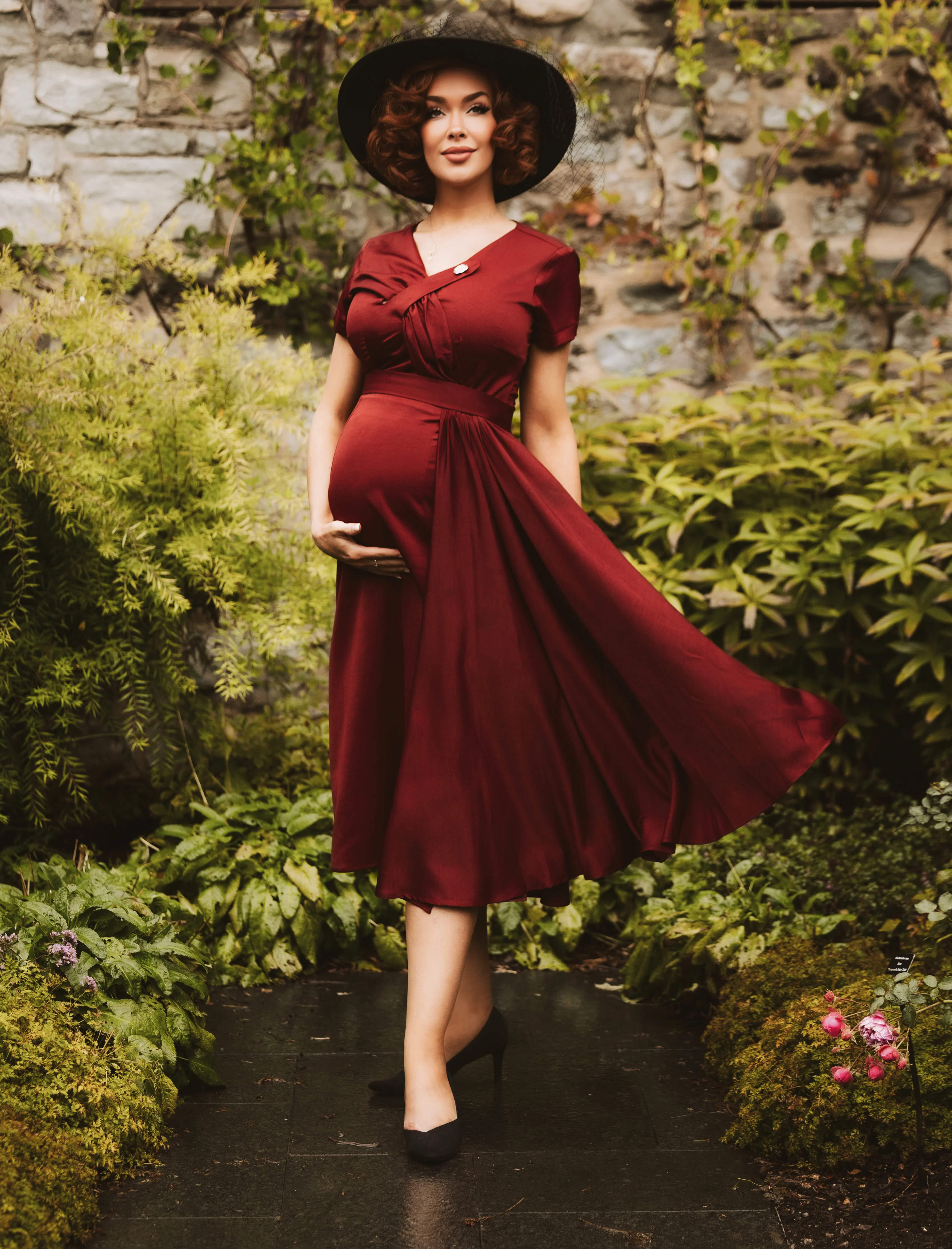 Red A-Line Vintage Dress – Flowing, Waist-Slimming 1950s Style