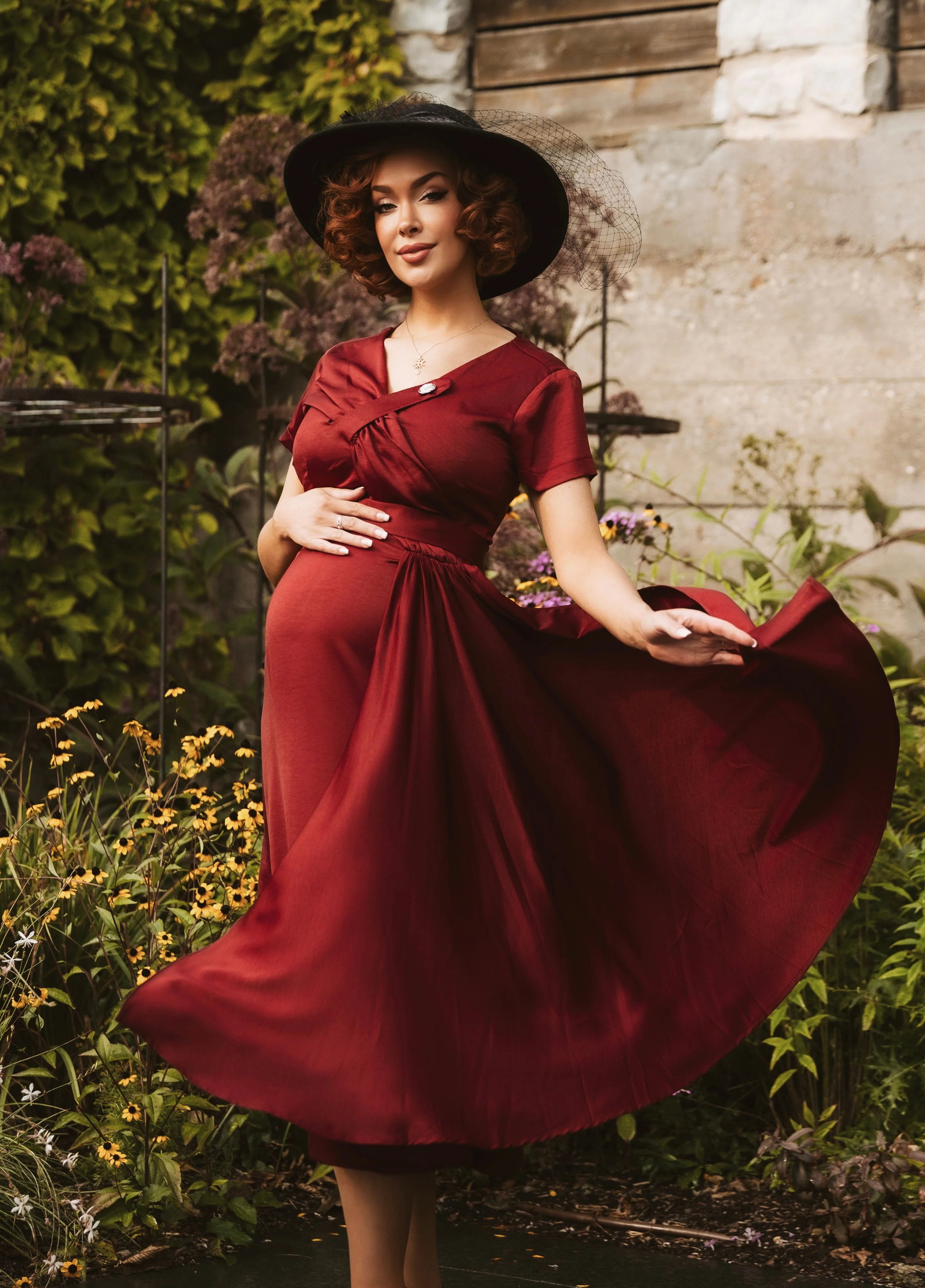 Red A-Line Vintage Dress – Flowing, Waist-Slimming 1950s Style