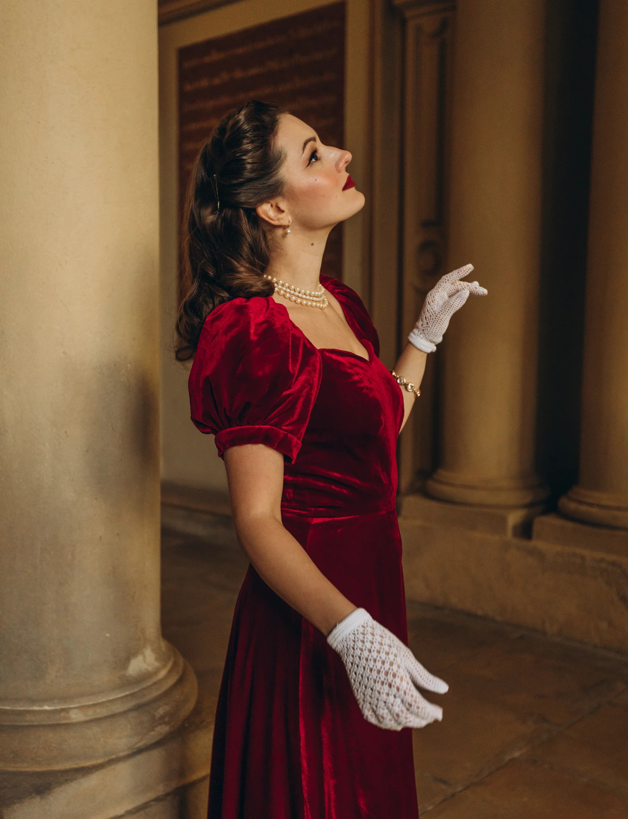 Velvet Vintage Gown – Luxury 1950s Glam Evening Dress