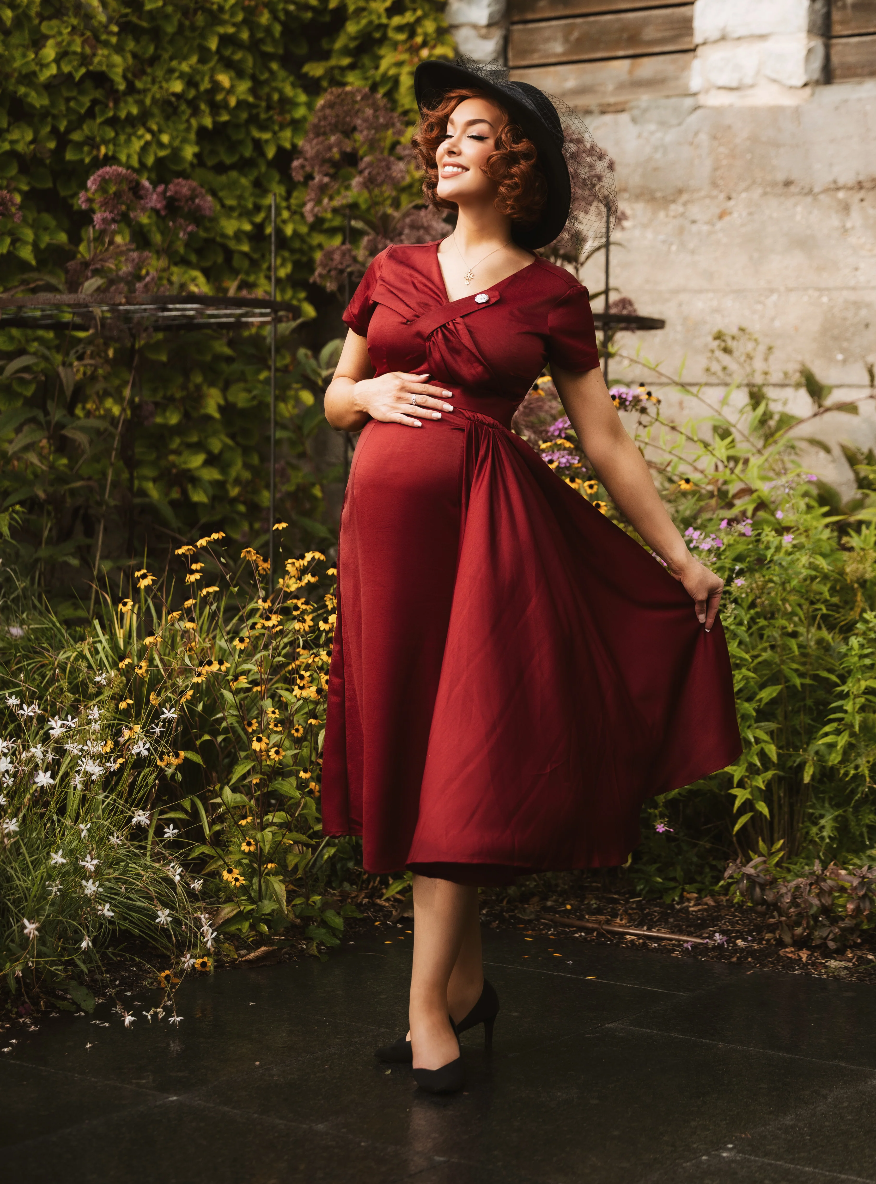 Red A-Line Vintage Dress – Flowing, Waist-Slimming 1950s Style