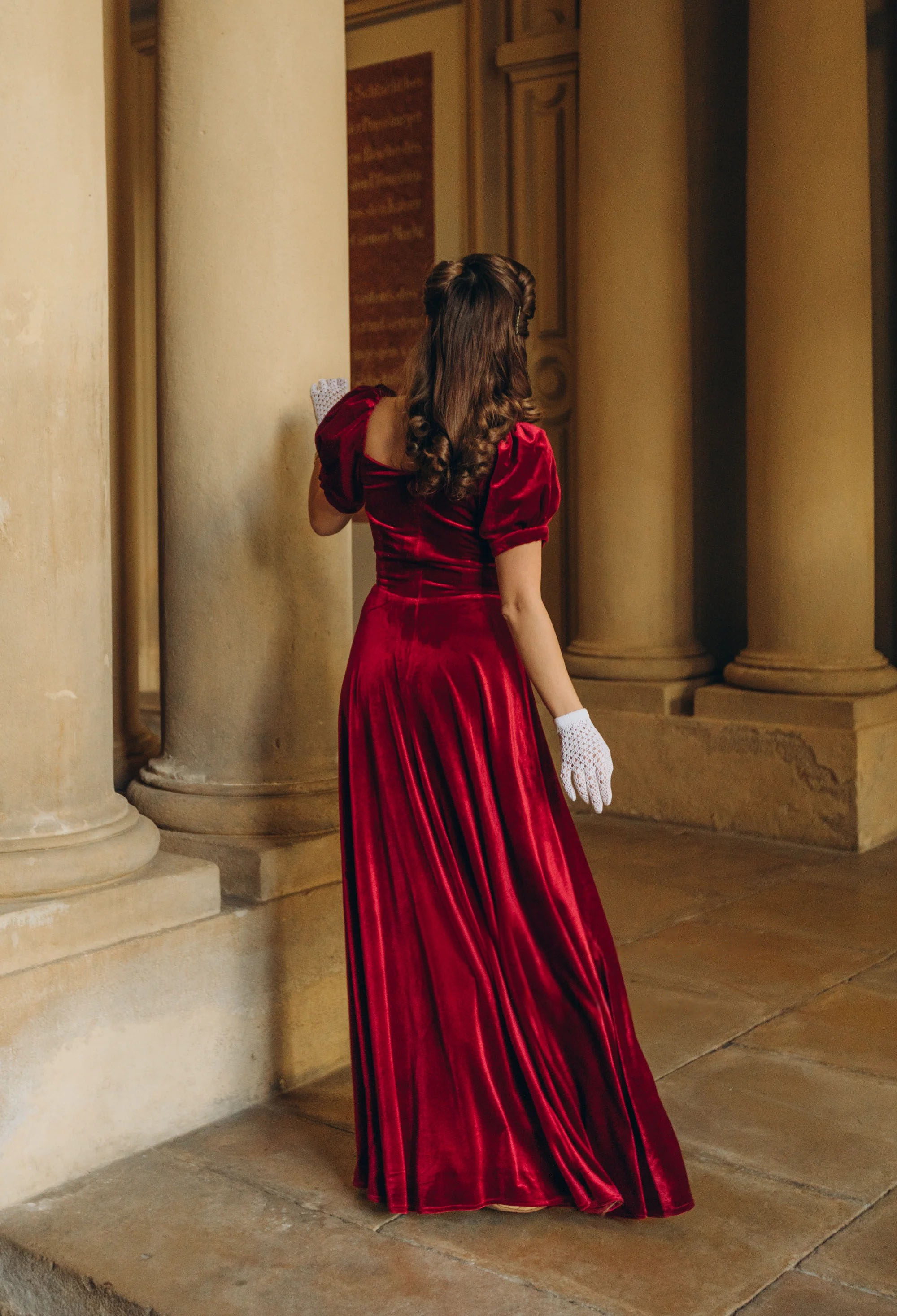 Velvet Vintage Gown – Luxury 1950s Glam Evening Dress