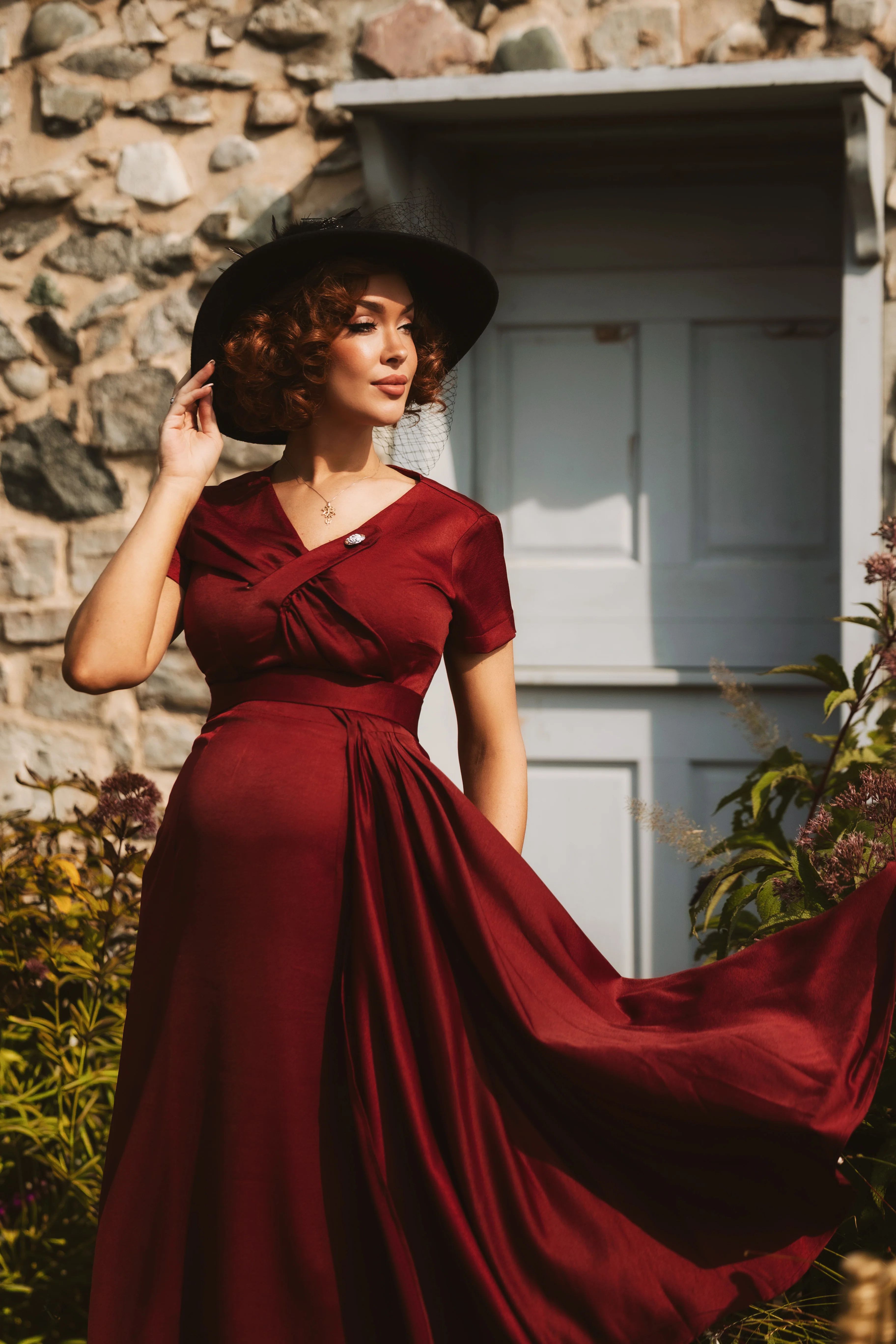 Red A-Line Vintage Dress – Flowing, Waist-Slimming 1950s Style