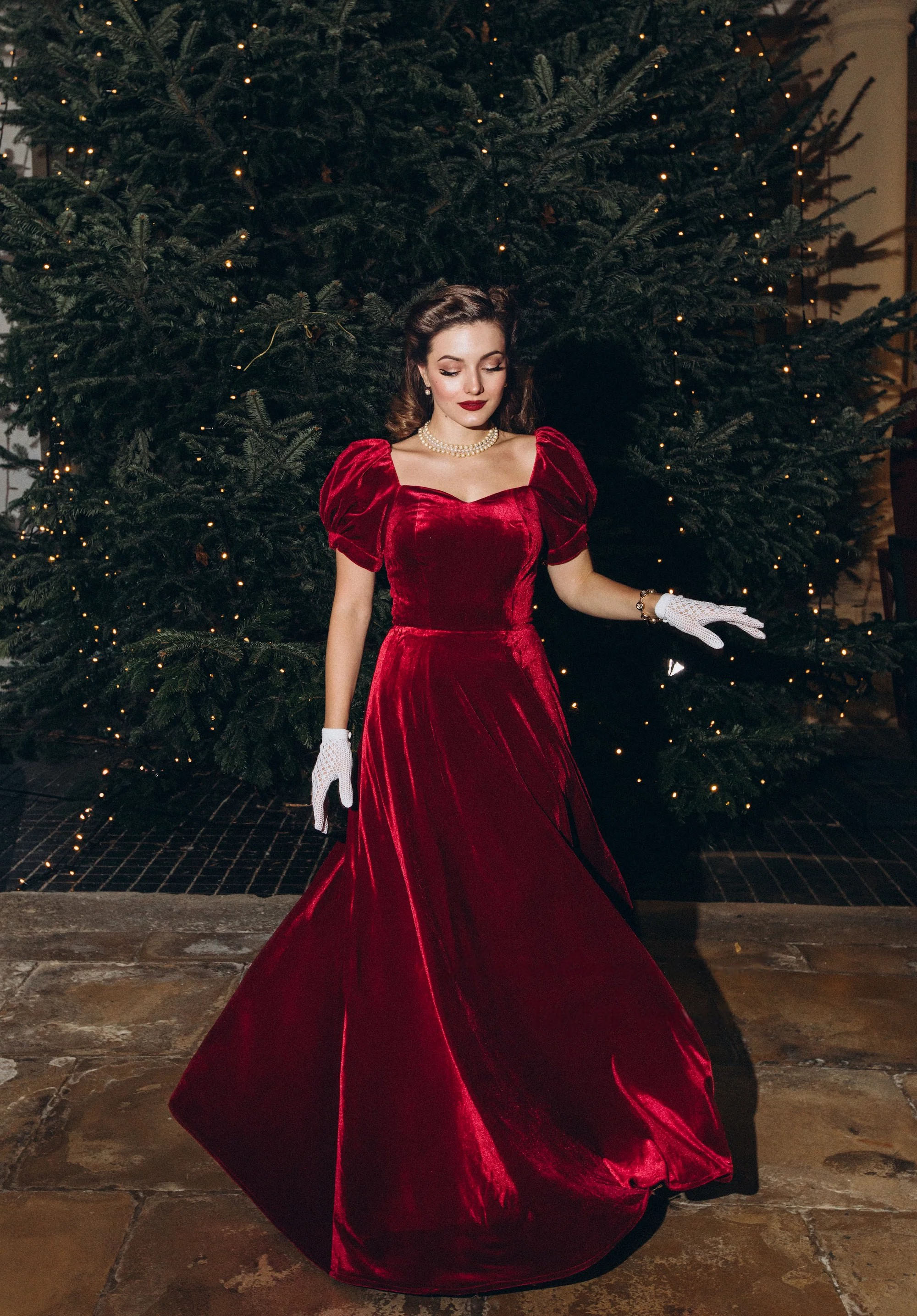 Velvet Vintage Gown – Luxury 1950s Glam Evening Dress