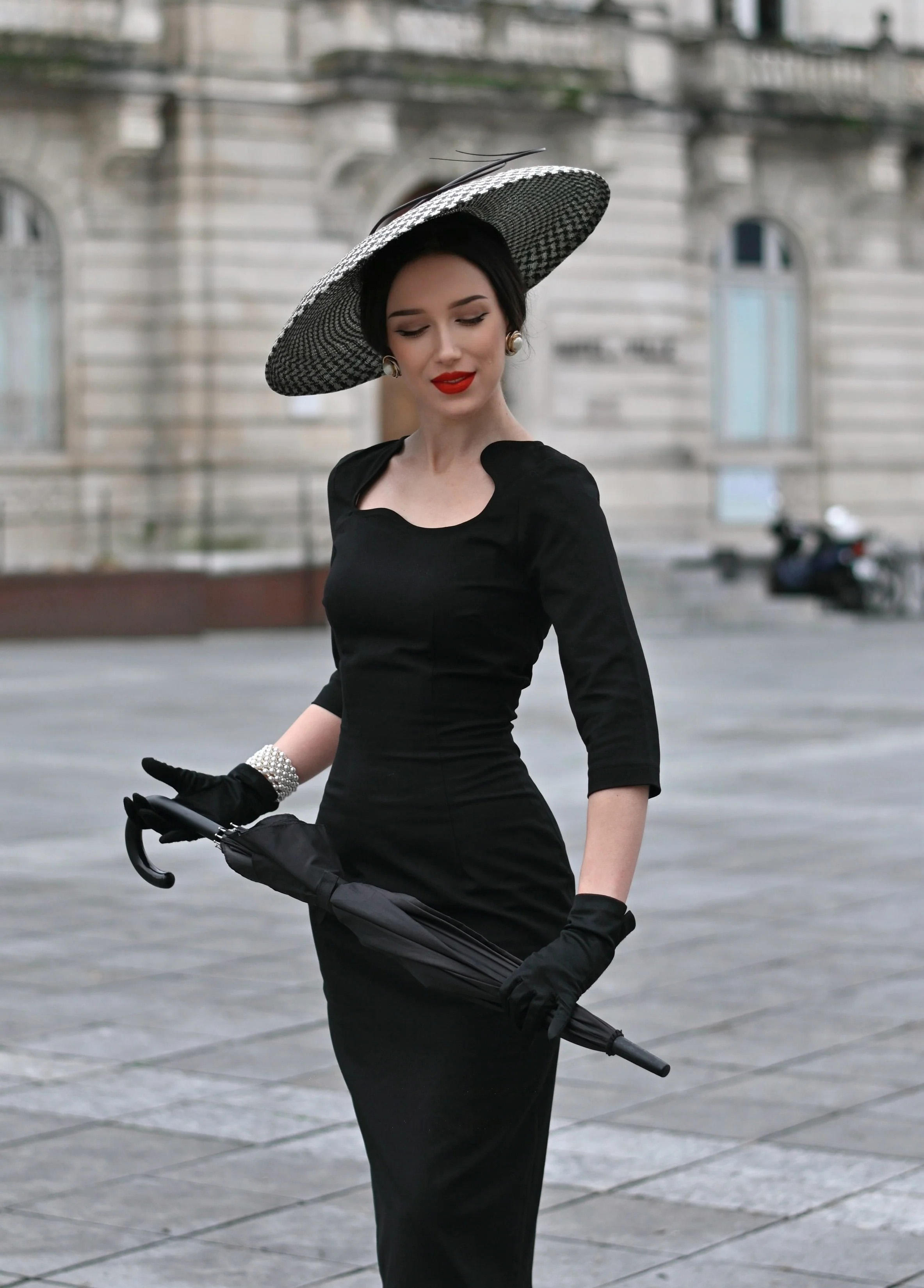 Retro-Style Pencil Skirt — Body-Sculpting & Slimming, Elegant Retro Charm