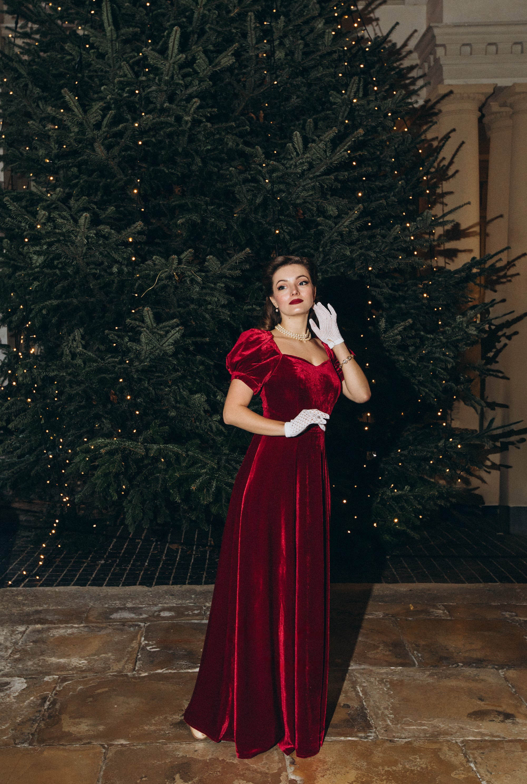 Velvet Vintage Gown – Luxury 1950s Glam Evening Dress