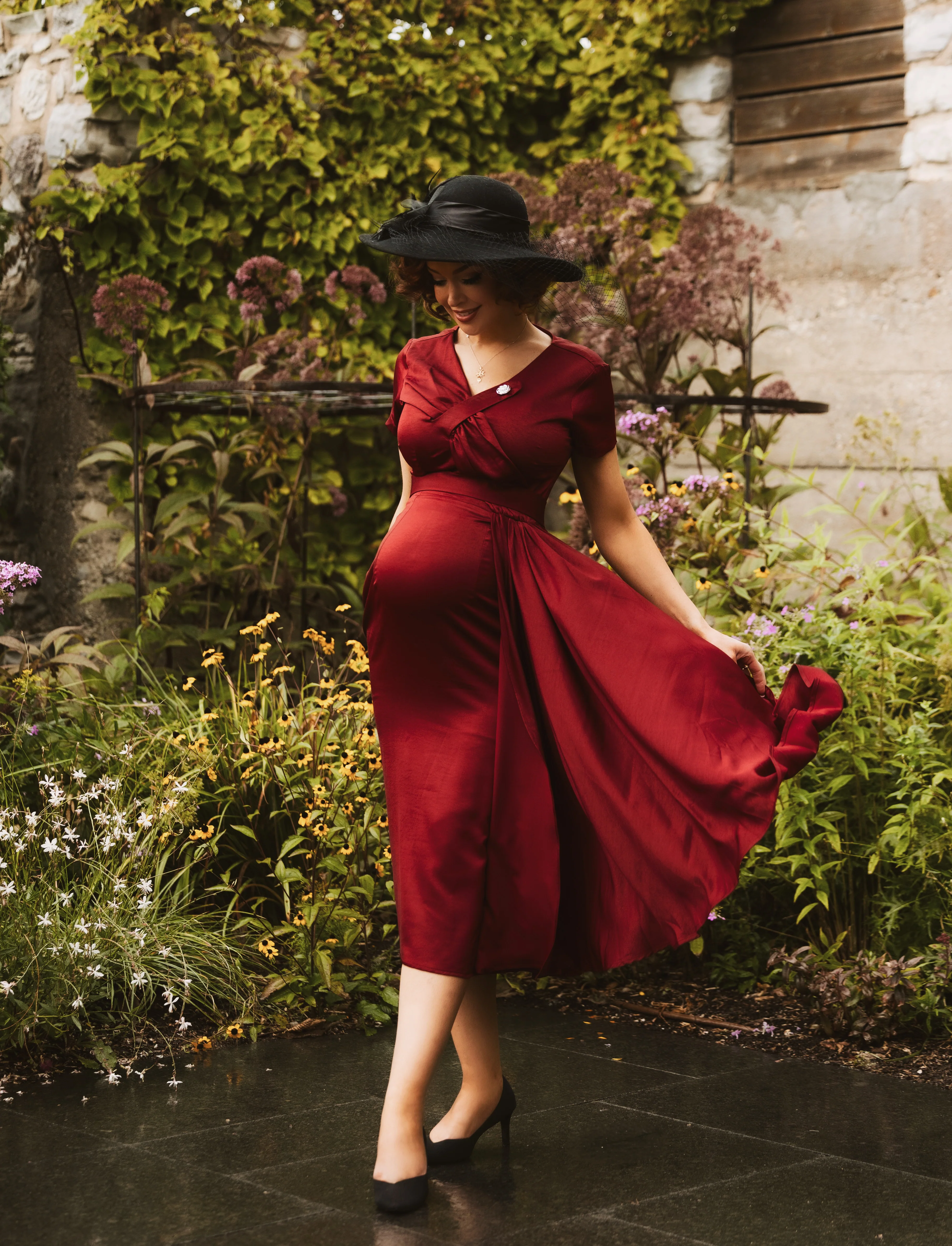 Red A-Line Vintage Dress – Flowing, Waist-Slimming 1950s Style