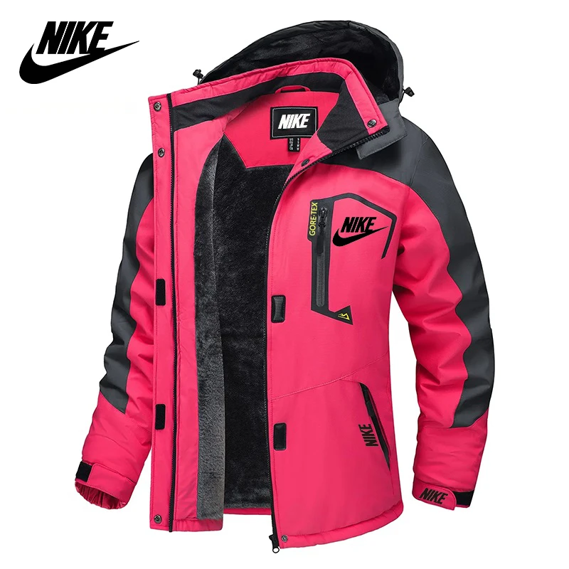 Nike® vízálló kabát, meleg és kényelmes, GORE-TEX® anyagból készült.