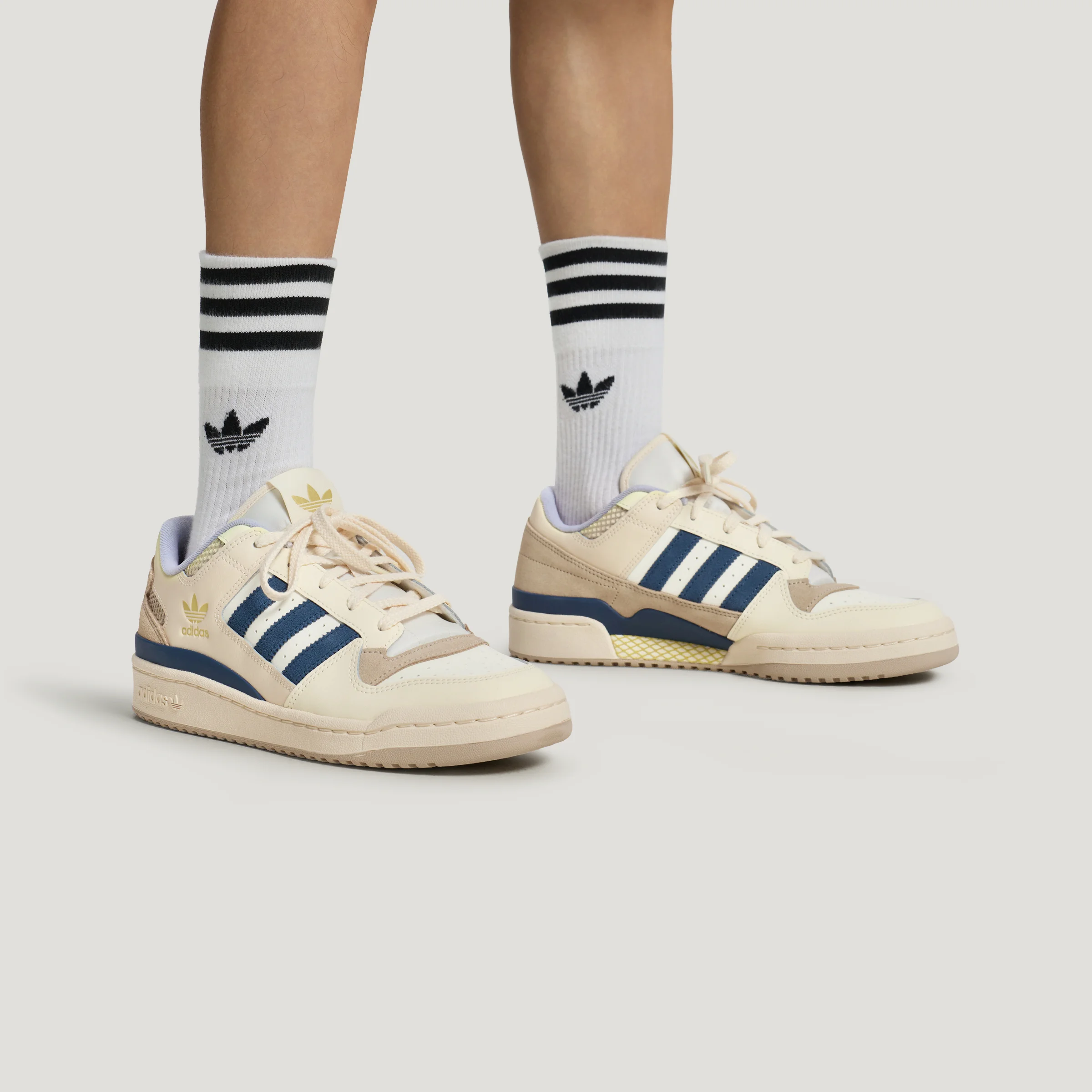 Buty sportowe adidas Originals – retro sneakersy unisex w dwóch kolorach