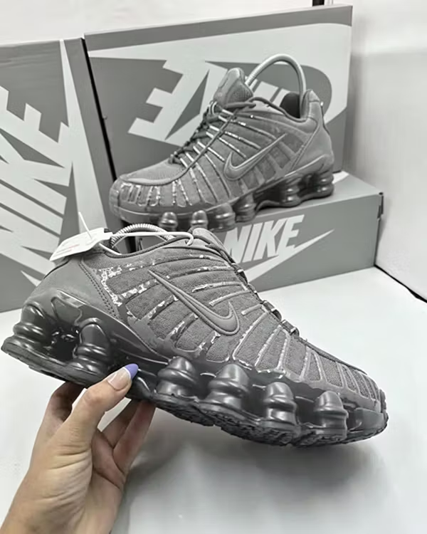 Całkowicie nowe, stylowe buty do biegania Nike 2026