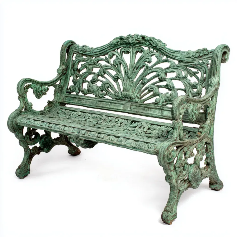 Gusseiserne Gartenbank mit Ornamenten, Patina Grün