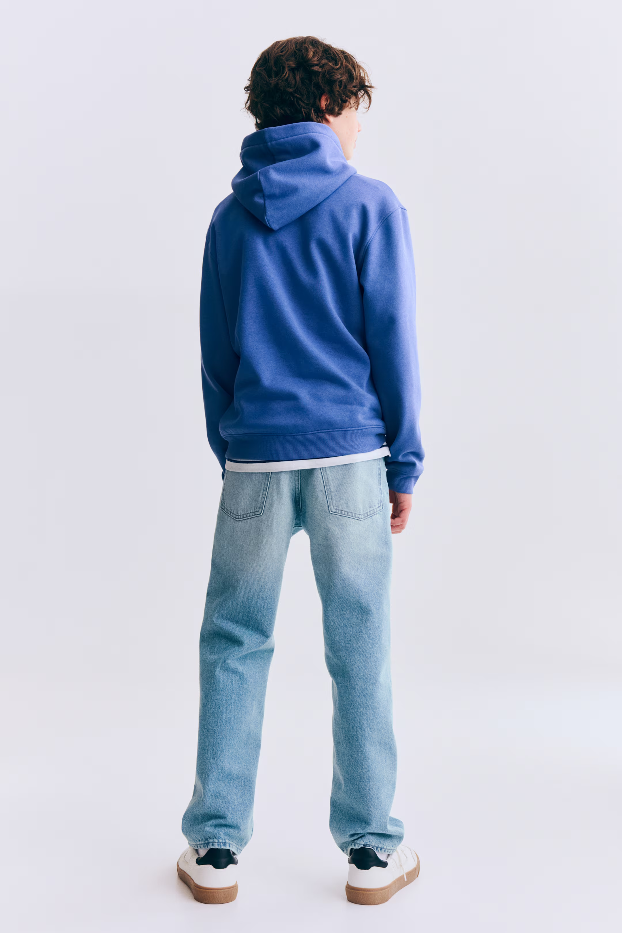 Laza, egyenes szárú farmer