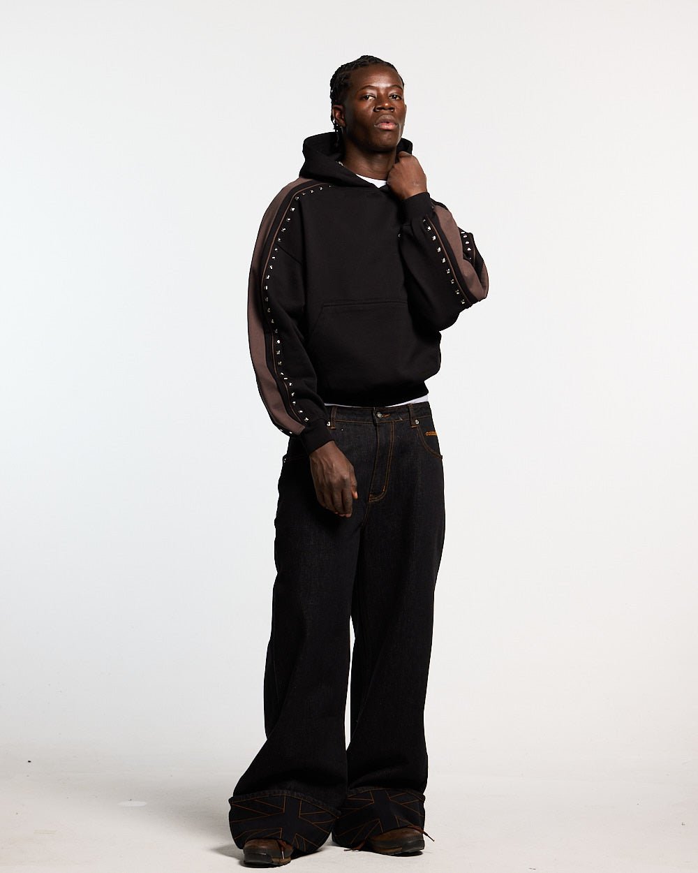SCRIPT STUDS HOODIE BLACK