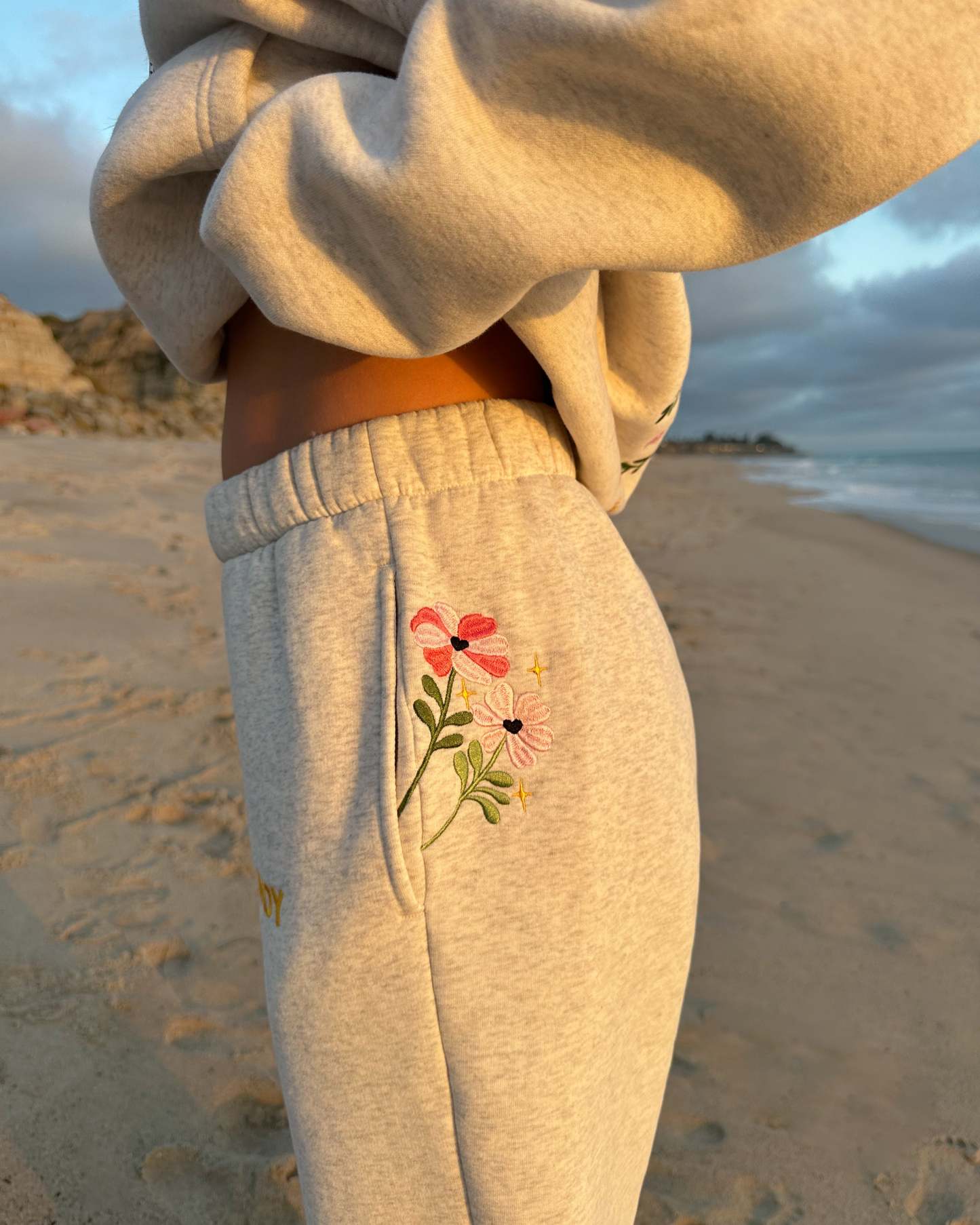 "Gift Giving" Sweatpants in Heather Gray