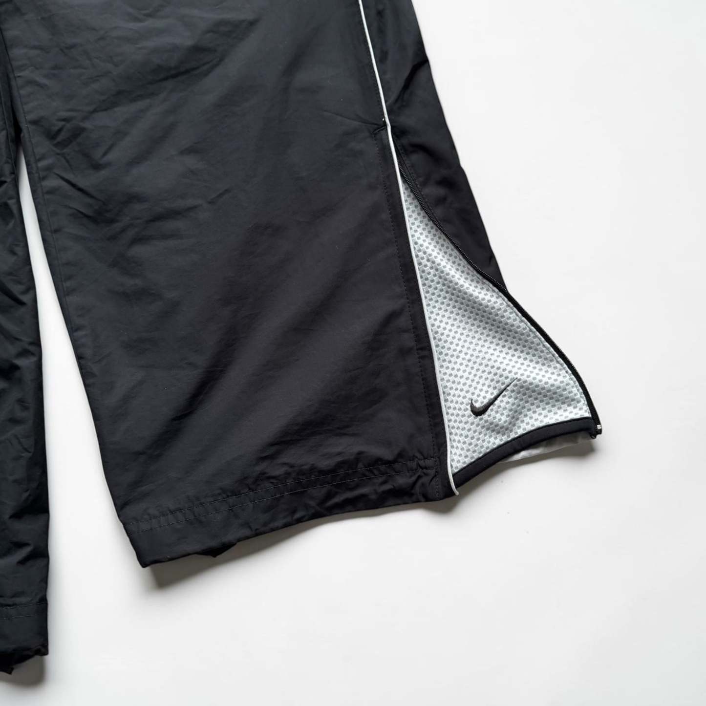 SUPER RARE 2000s Baggy Nike Trackpants Black *PREMIUM* - (L)