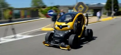 To get around the city differently, the solution is called Renault Twizy! With 1 or 2 people, this electric quadricycle is ideal for urban mobility.