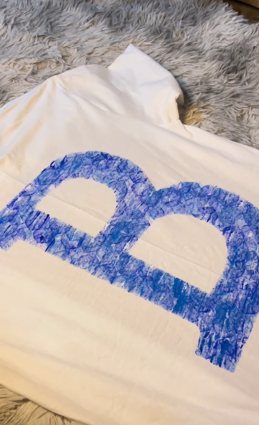 The "Besos" Tee