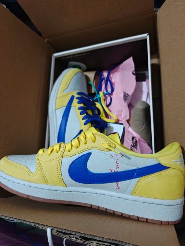 Travis Scott x Jordan Air Jordan 1 Low Canary photo review