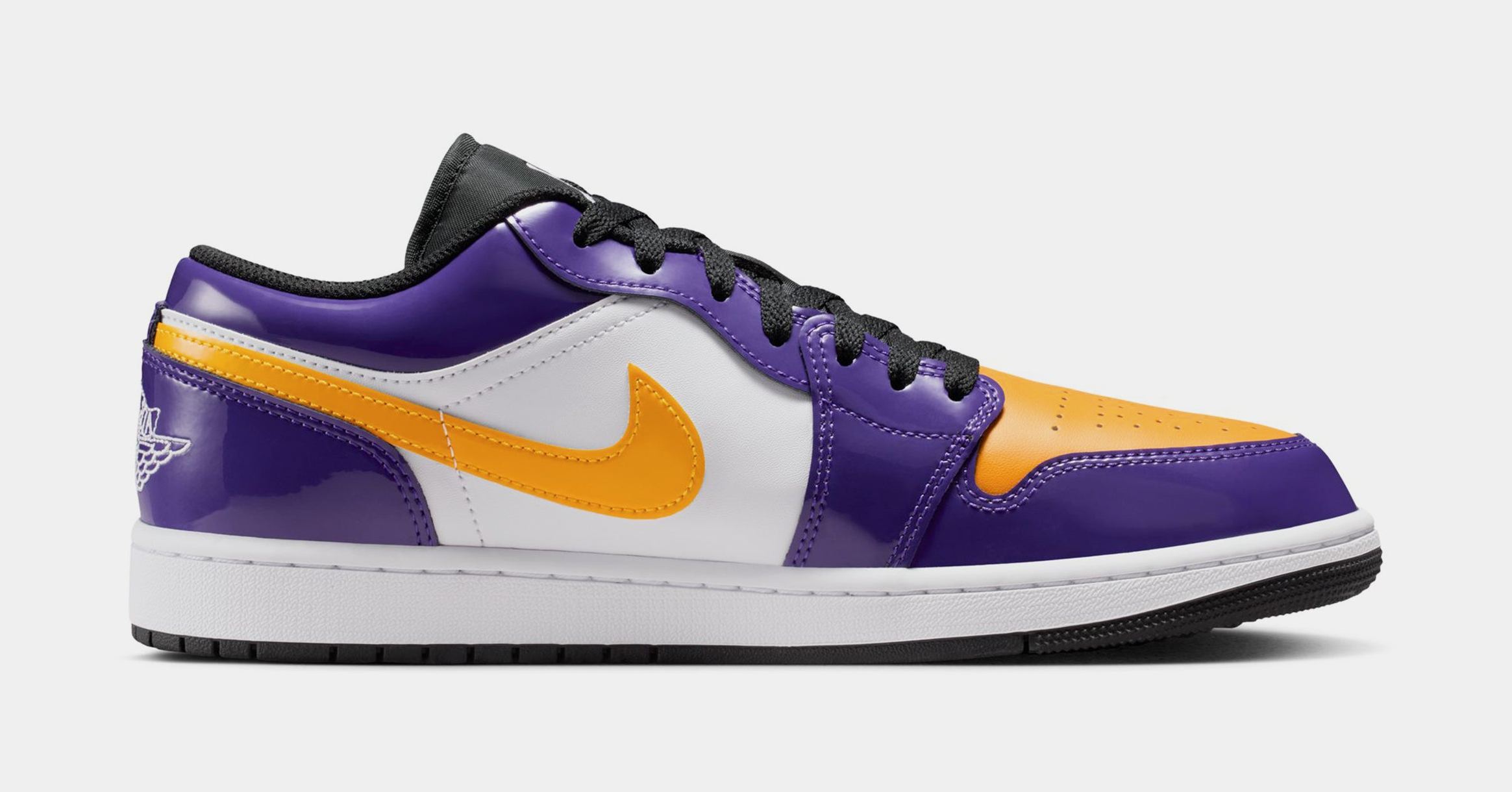 ATHTir JorTHTdan 1 Low SE Mens Lifestyle Shoes (Court Purple/White/Black/University Gold)