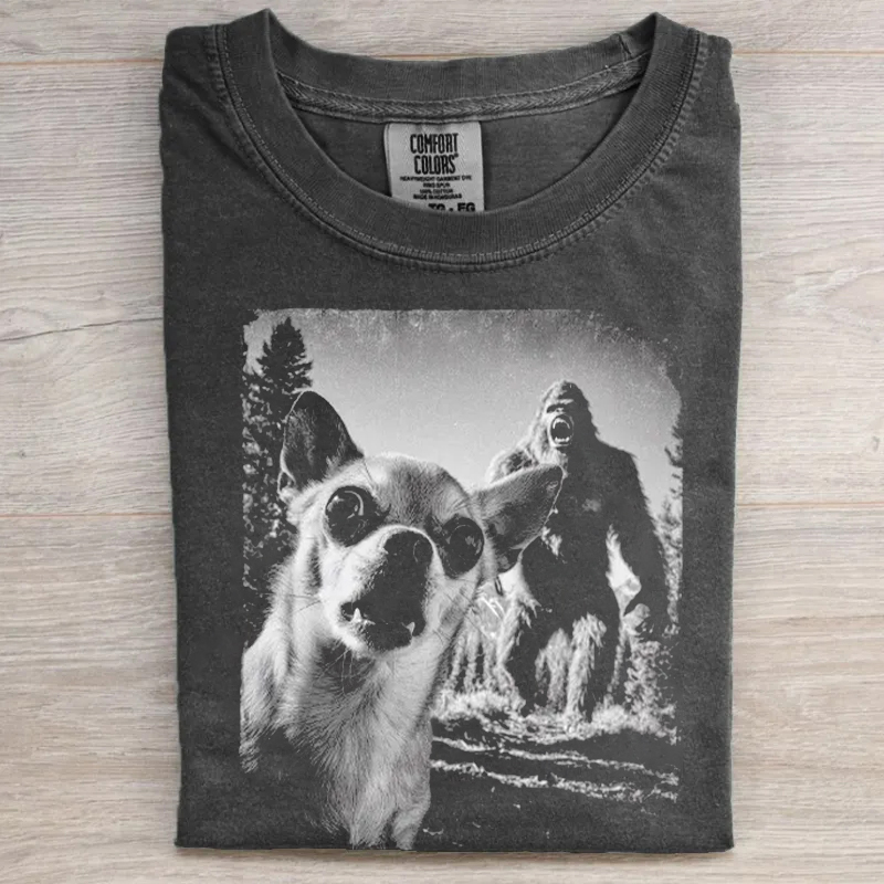 Funny Chihuahua Bigfoot Selfie T-shirt