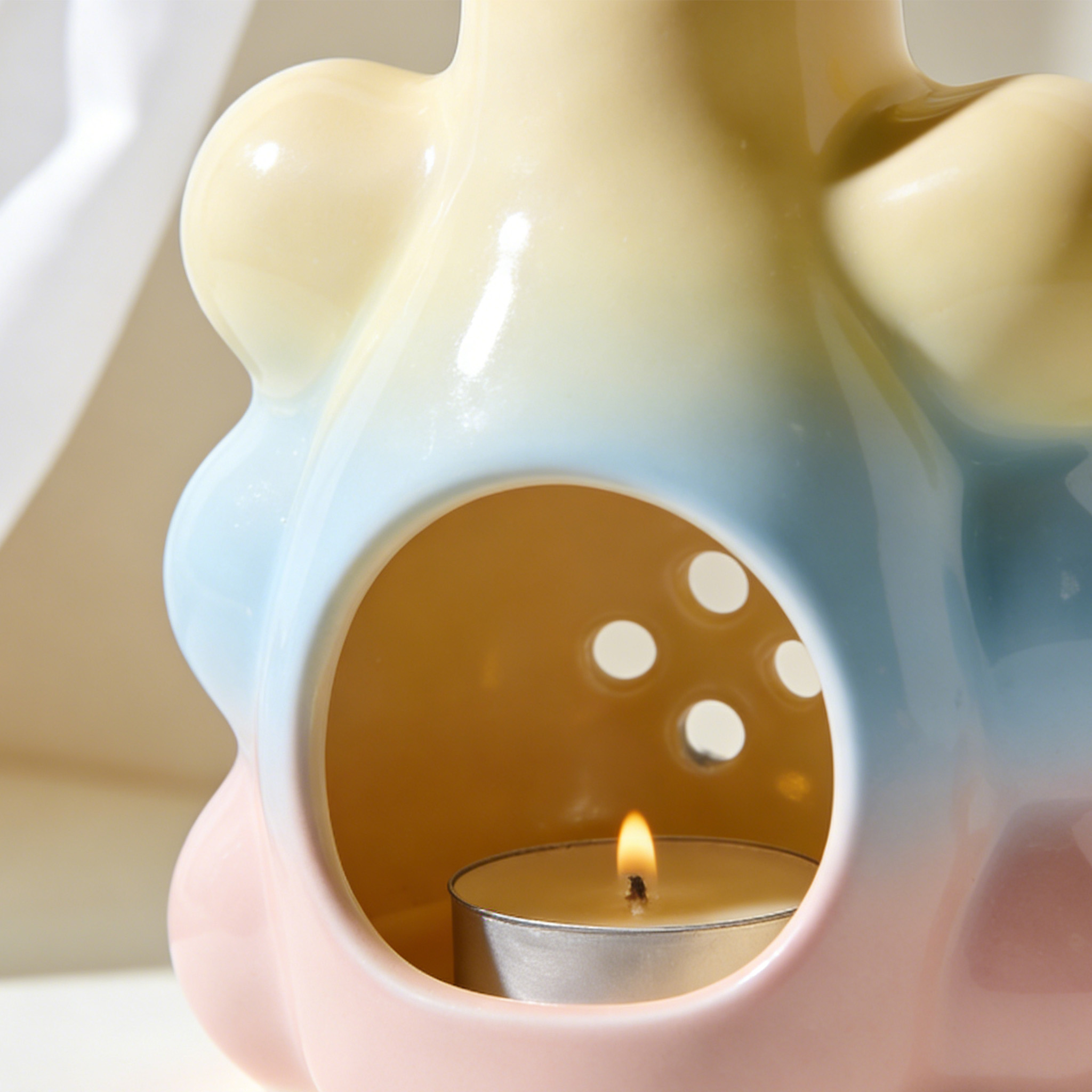 Trzy ceramiczne kominki zapachowe