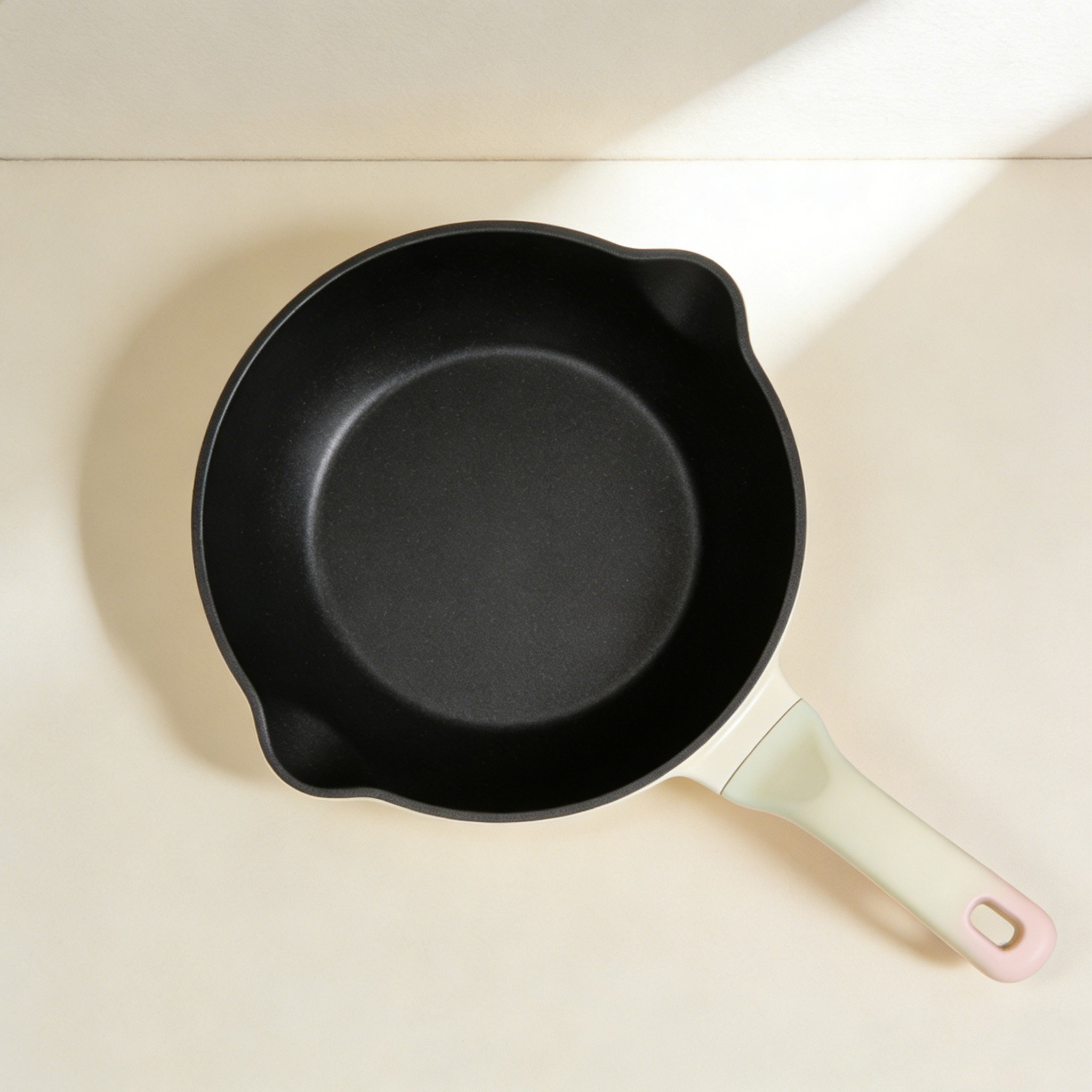 Patelnia z nieprzywierającą powłoką