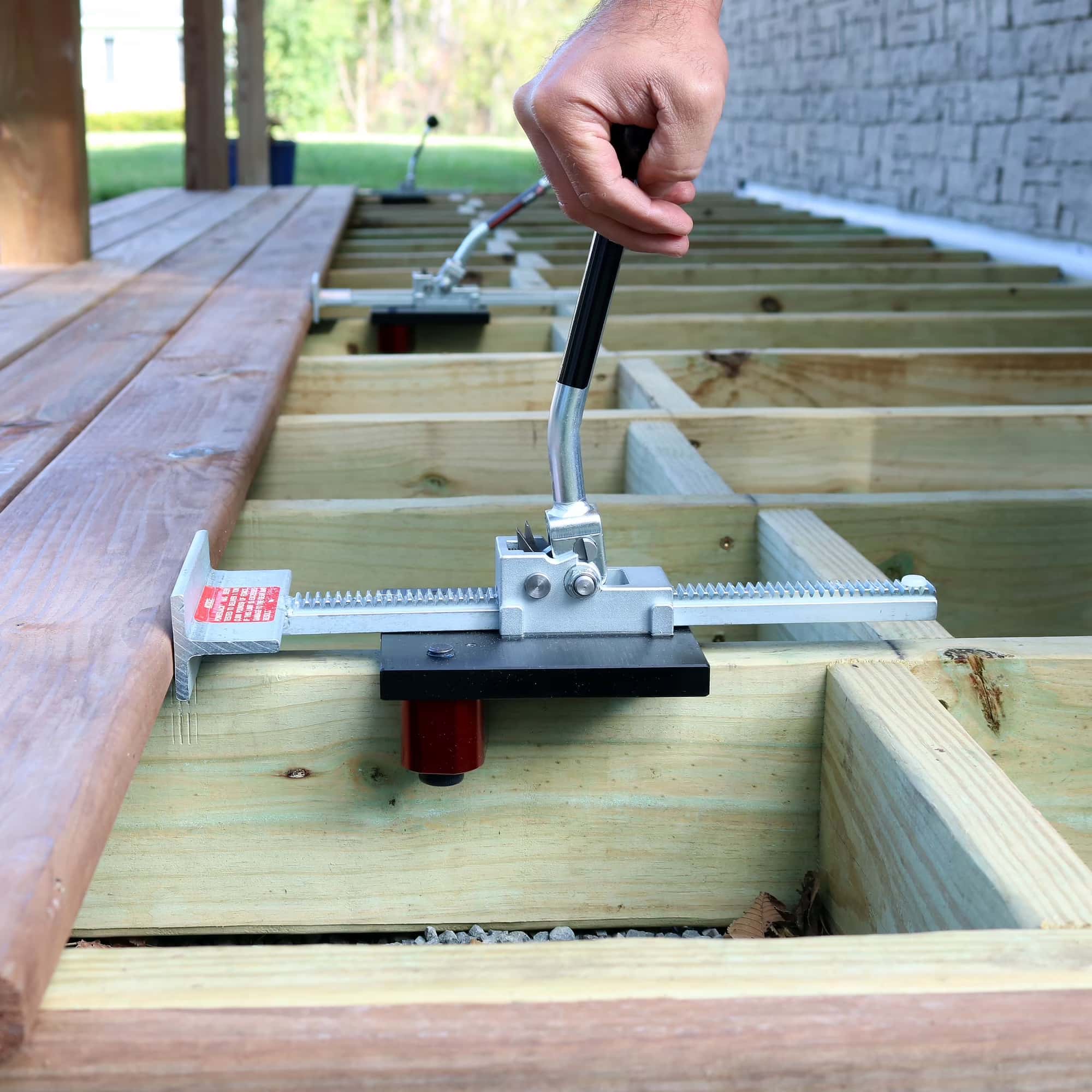 🔥 Deck Board Straightening & Locking Tool – 2,000 lbs Clamping Force for Perfect Gap-Free Deck Installation