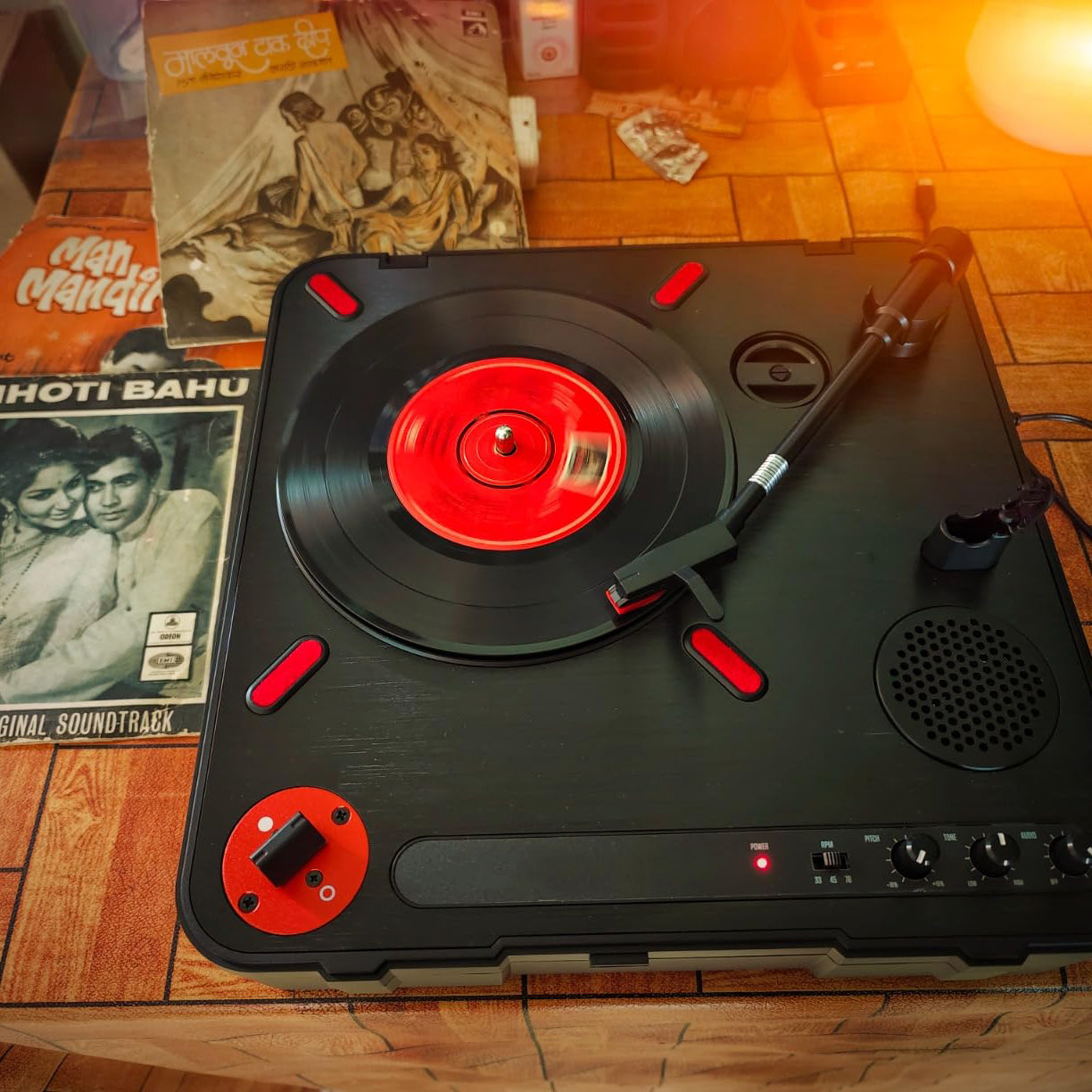 Portable Turntable – AC/Battery Powered Scratch Controller for Anywhere Use