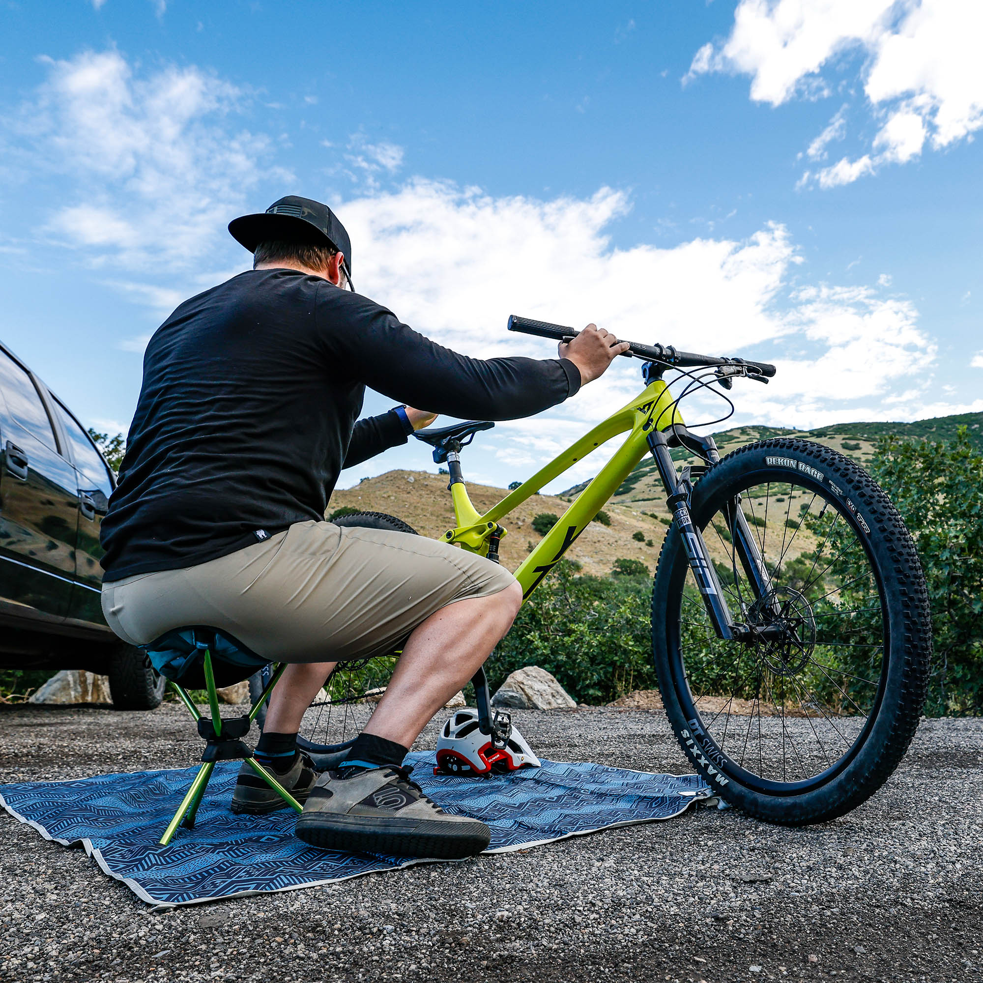 Outdoor Folding Tripod Swivel Stool