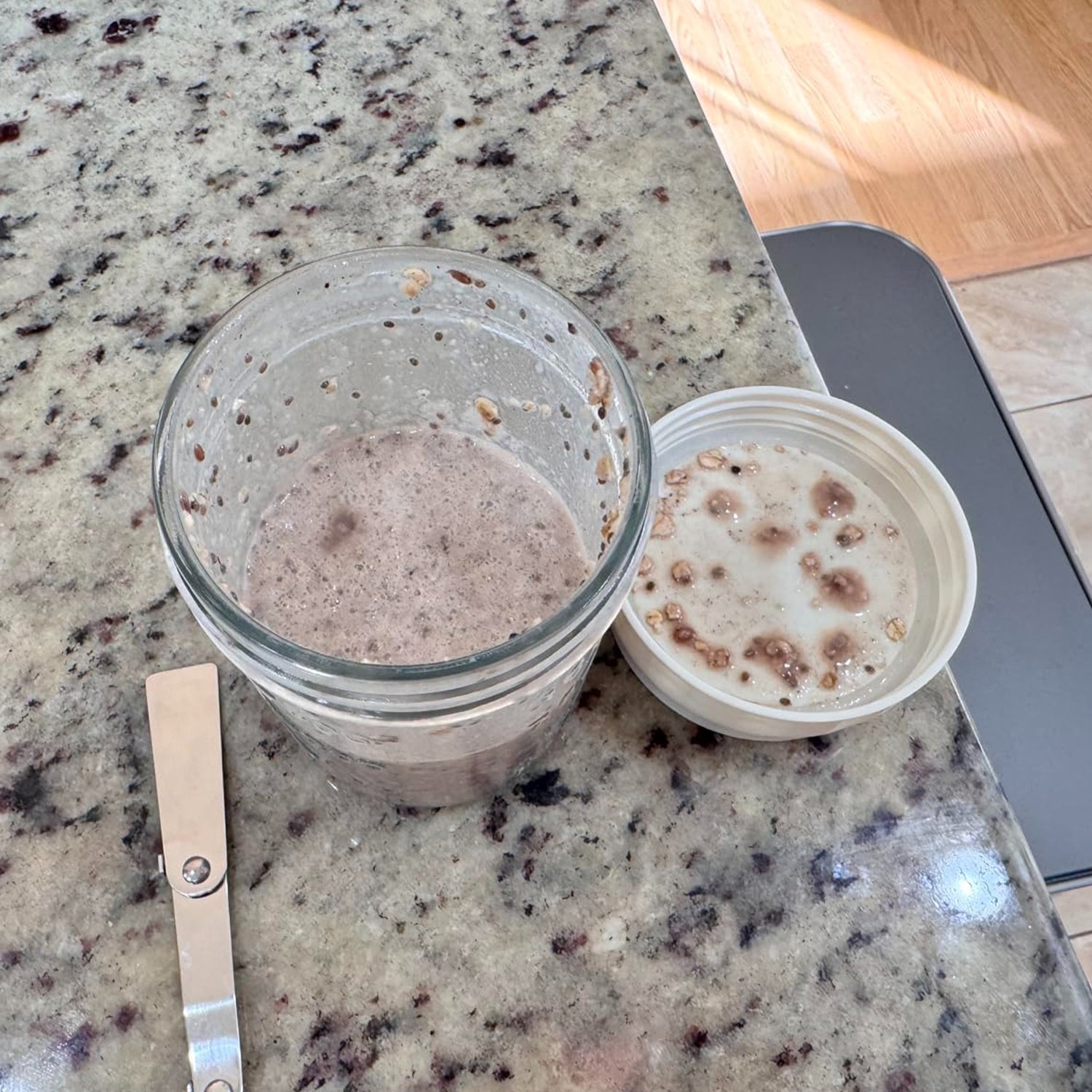 Overnight oatmeal container with lid