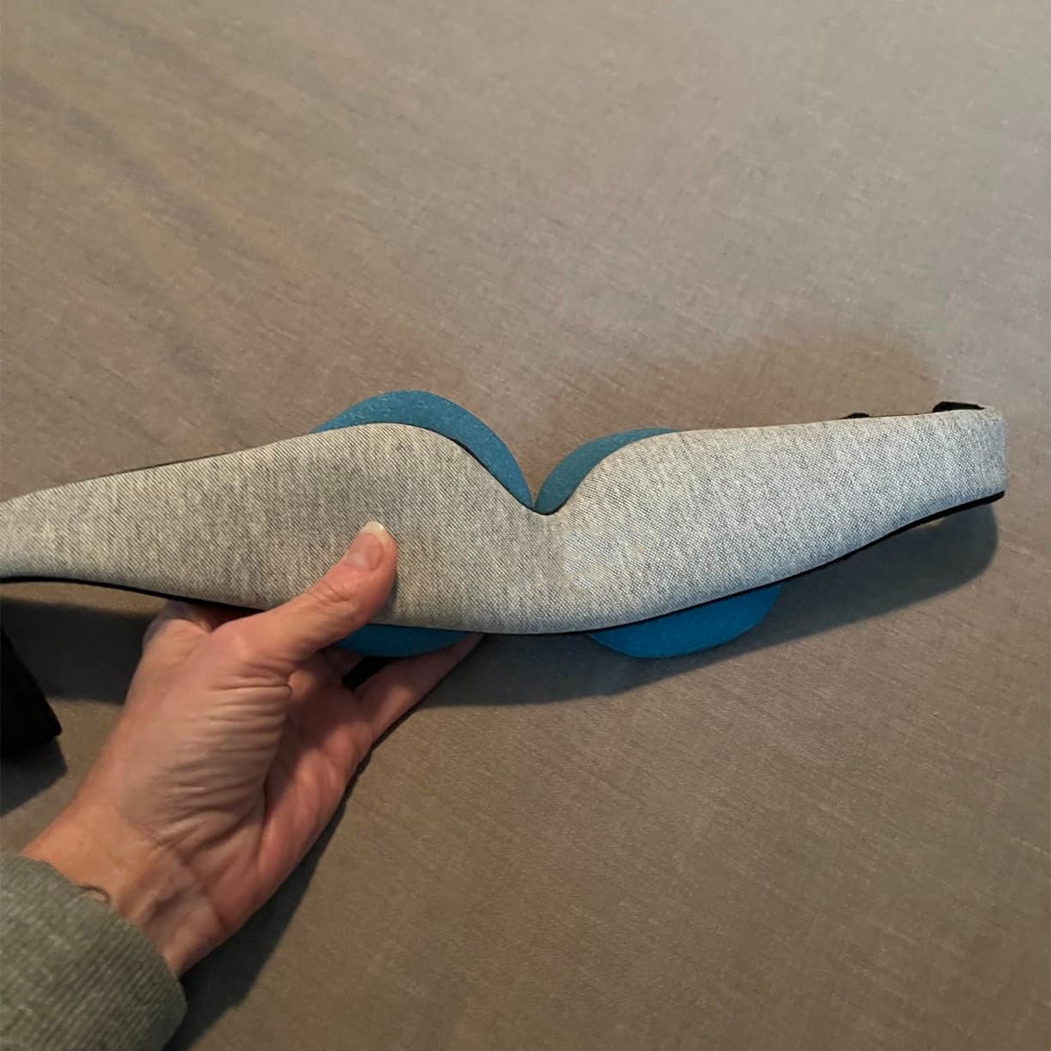 Cooling Sleep Mask – Zero Eye Pressure, Near‑Blackout, Reusable Ceramic Cooling Pads