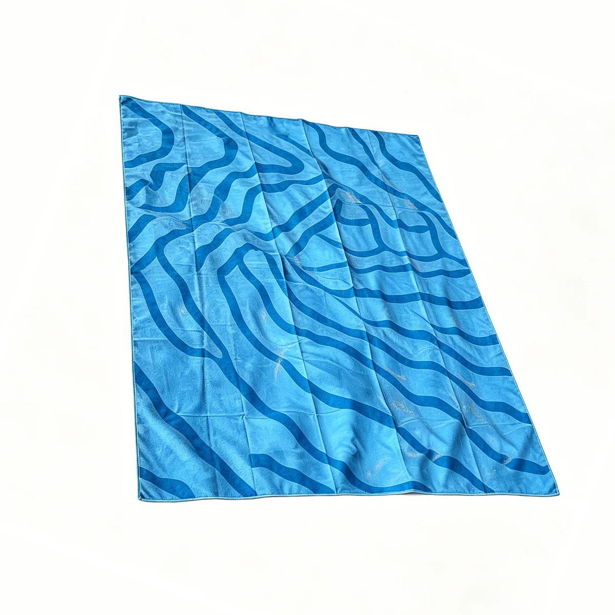 Convenient magnetic beach towel