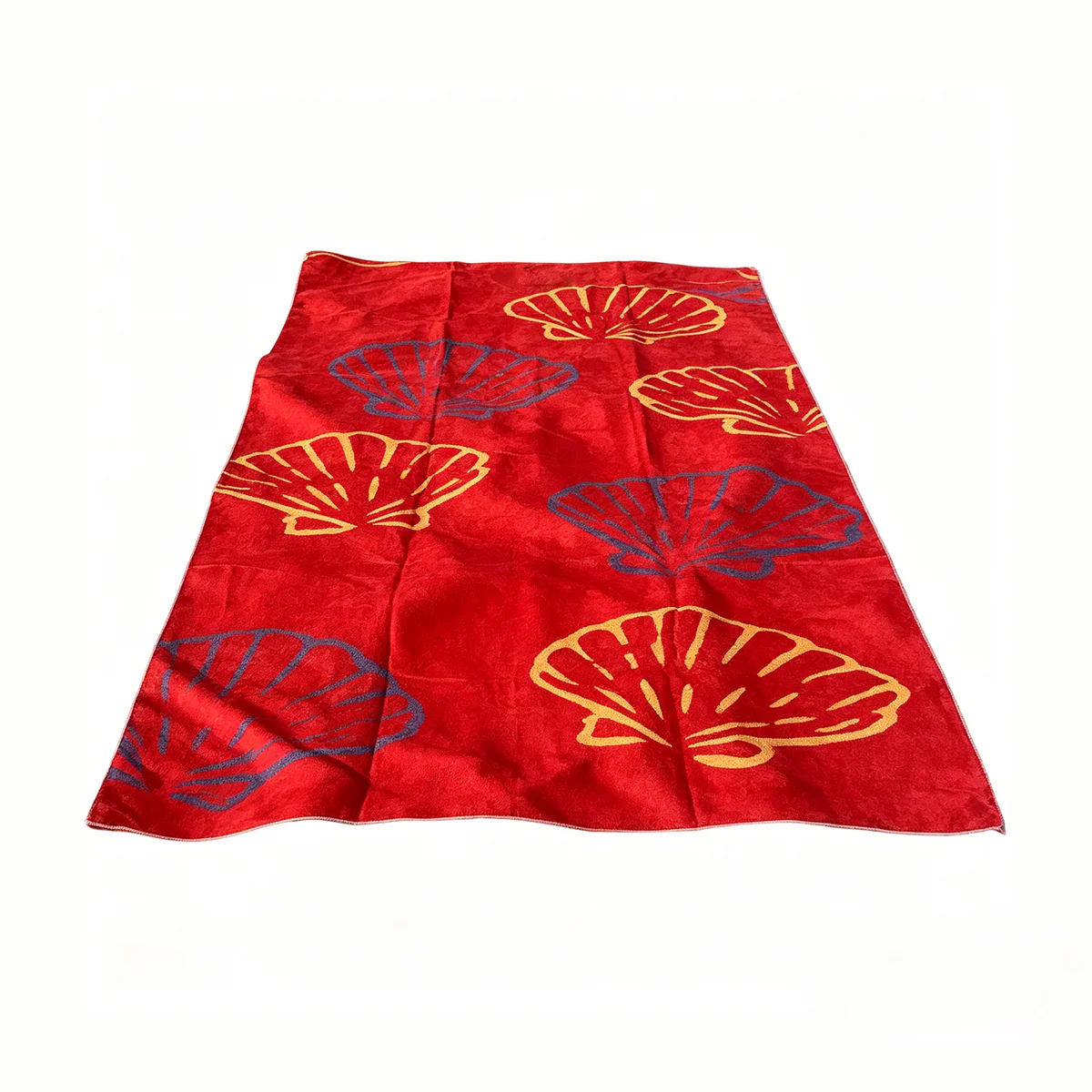 Convenient magnetic beach towel