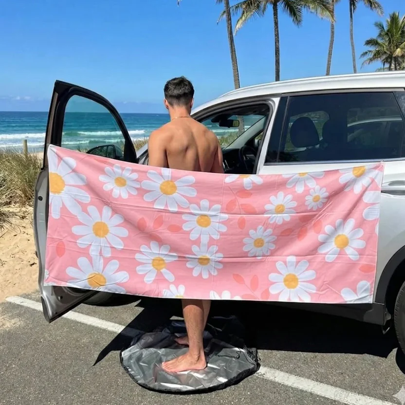 Convenient magnetic beach towel