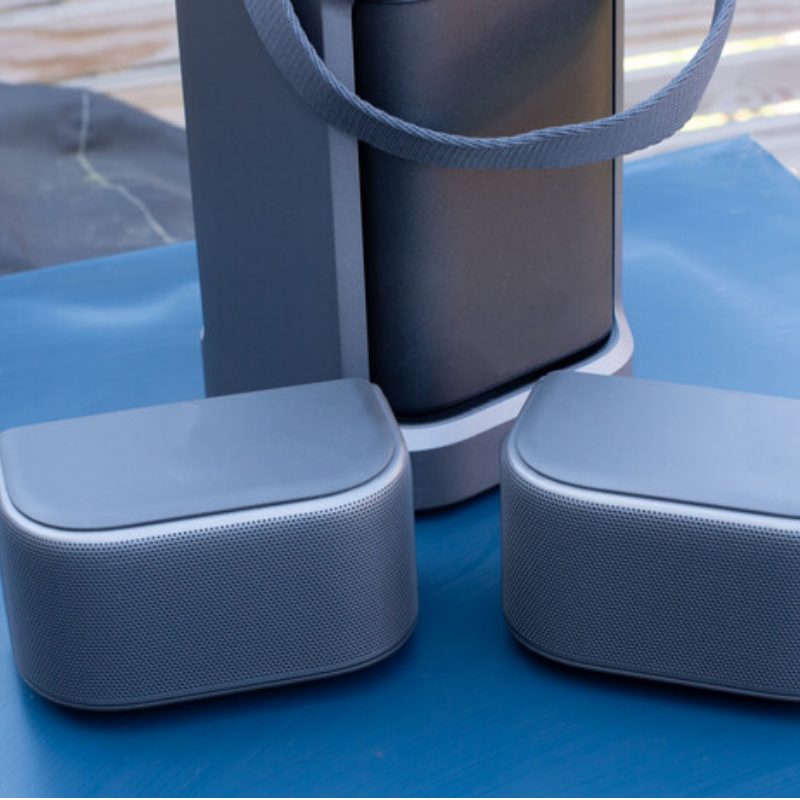 Portable Projector : Detachable Speakers — 650 ANSI Lumens
