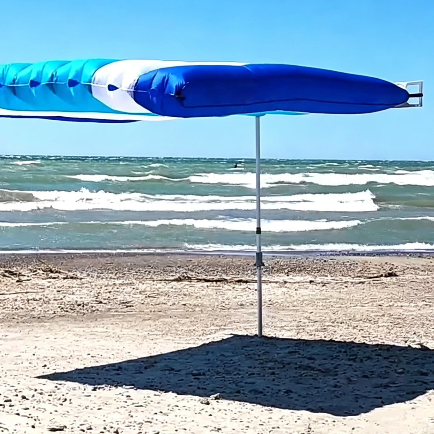 Wind-resistant, inflatable, silent beach sun canopy