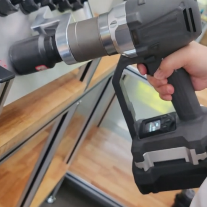 Battery Torque Wrench with OLED Display & 300N.m Capacity